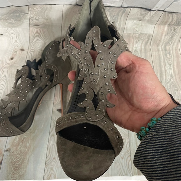 POUR LA VICTOIRE Vassy Studded Suede Heel Sandals Charcoal Grey 6.5 - Picture 13 of 16